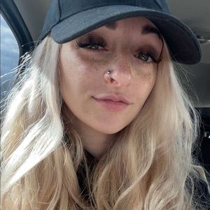 Meet your Posher, Casey